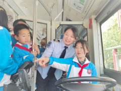 正在轻松愉悦的氛